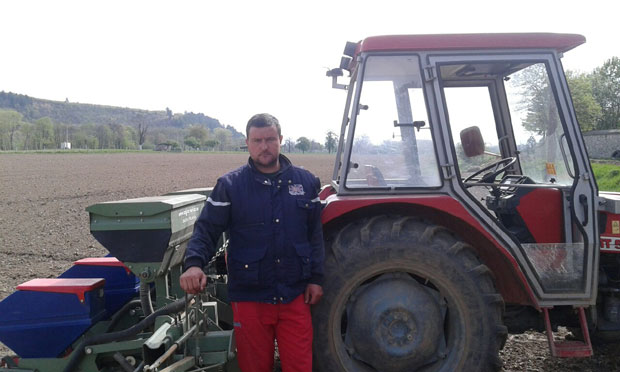 УДАР НА СРБЕ ПОВРАТНИКЕ: Краду нам стоку да би нас отерали